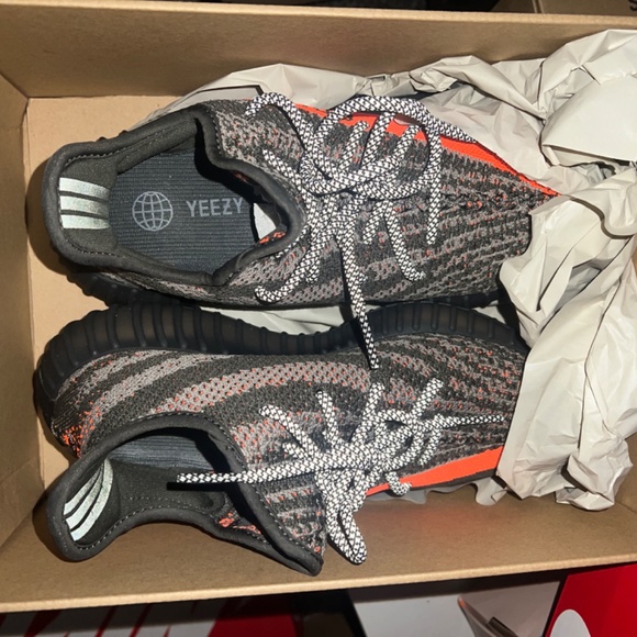 Yeezy Boost 350 V2 main image 4
